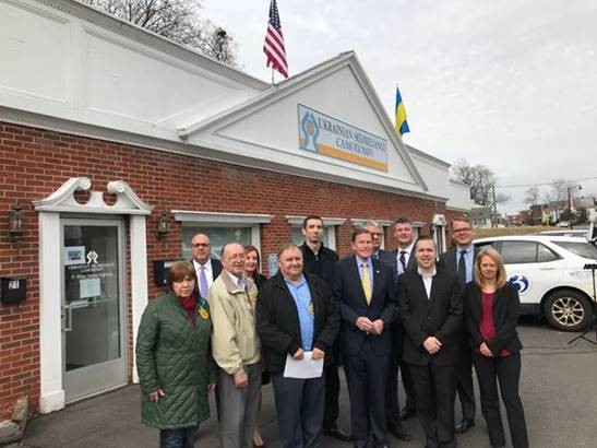 U.S. Senator Richard Blumenthal (D-CT) joined leaders of the Connecticut-Ukrainian community at the Ukrainian Self Reliance Federal Credit Union in Wethersfield to urge Congress to pass President Joe Biden’s request for additional emergency humanitarian and defense aid for Ukraine.